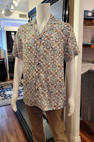 Short-Sleeved, Camp-Collar Bowling Shirt in 2 Prints