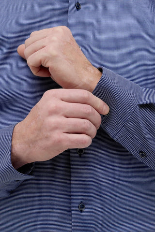 Long-Sleeved, Modern-Fit Shirt in Navy Structured