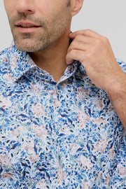 Short-Sleeved, Modern-Fit Sport Shirt in Blue Nature Print