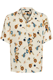 Klampo Short-Sleeved Convertible-Collar Shirt in Nuthatch Print