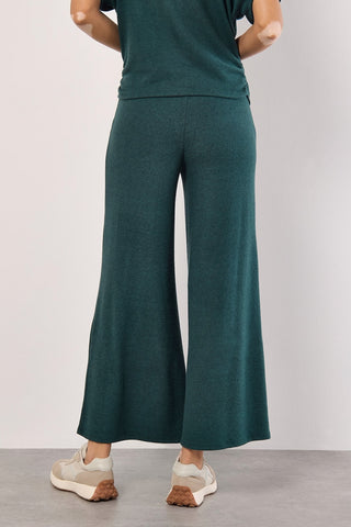 Soft-Touch Wide-Legged Trousers in Green